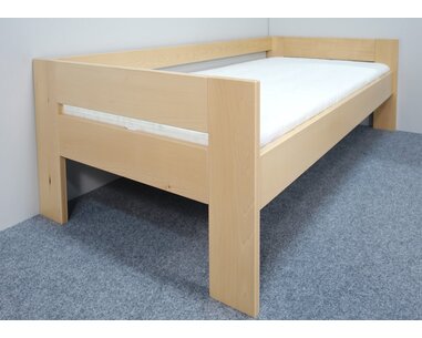 Postel se zadní zábranou Lukáš, 80x200, 90x200, masiv buk - pohled č. 4